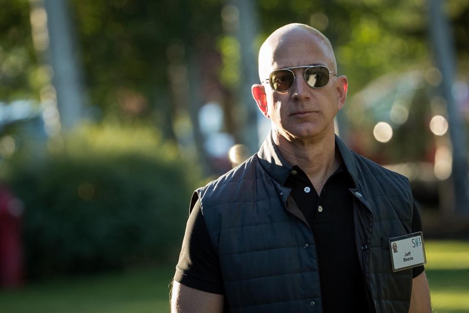 Jeff Bezos, CEO von Amazon, kommt für den dritten Tag der jährlichen Allen & Company Sun Valley Conference am 13. Juli 2017 in Sun Valley, Idaho, an.  - Copyright: Drew Angerer/Getty Images