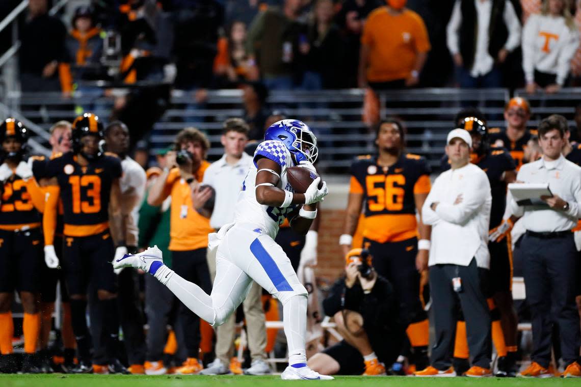 Kentucky tight end Jordan Dingle (85) caught this 24-yard pass to ignite what proved to be UK’s only TD drive in last week’s dispiriting 44-6 loss at Tennessee.