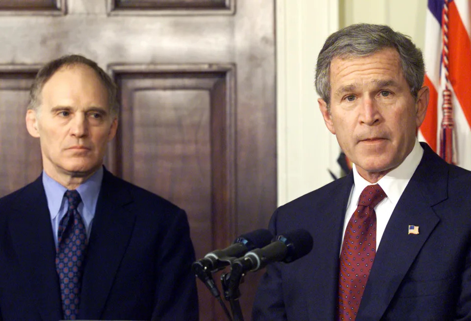 U.S. President George W. Bush introduces his new White House EconomicAdvisor Stephen Friedman (L) in the White House Roosevelt Room in Washington, December 12, 2002. REUTERS/William Philpott REUTERSWP/SV