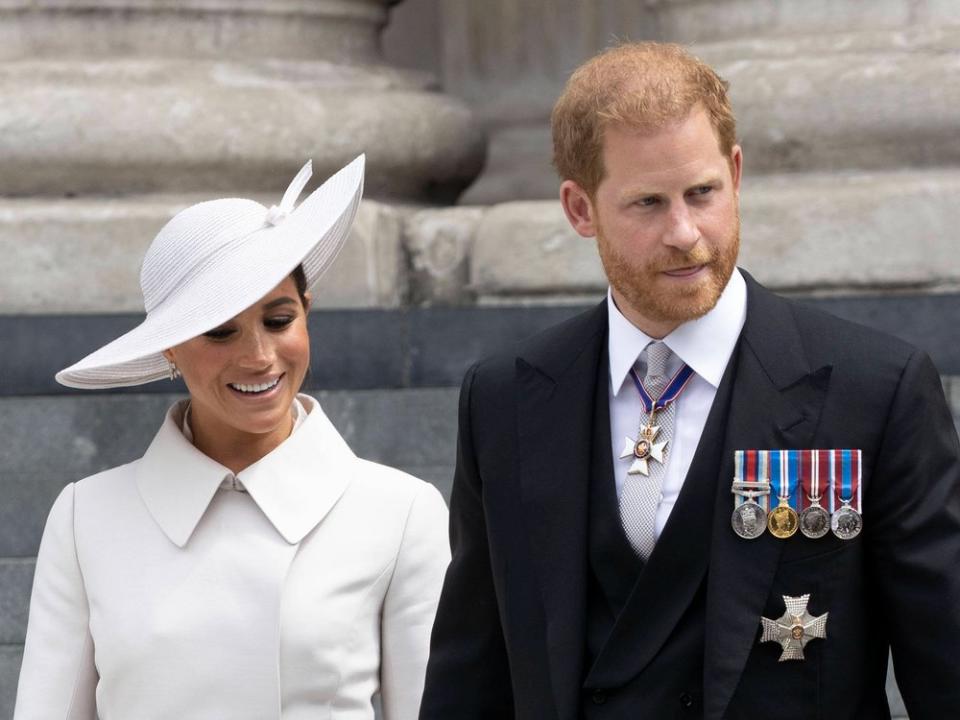 Prinz Harry und Herzogin Meghan: Ihr Treffen mit der Queen war offenbar ein sehr kurzes Vergnügen. (Bild: imago images/i Images)