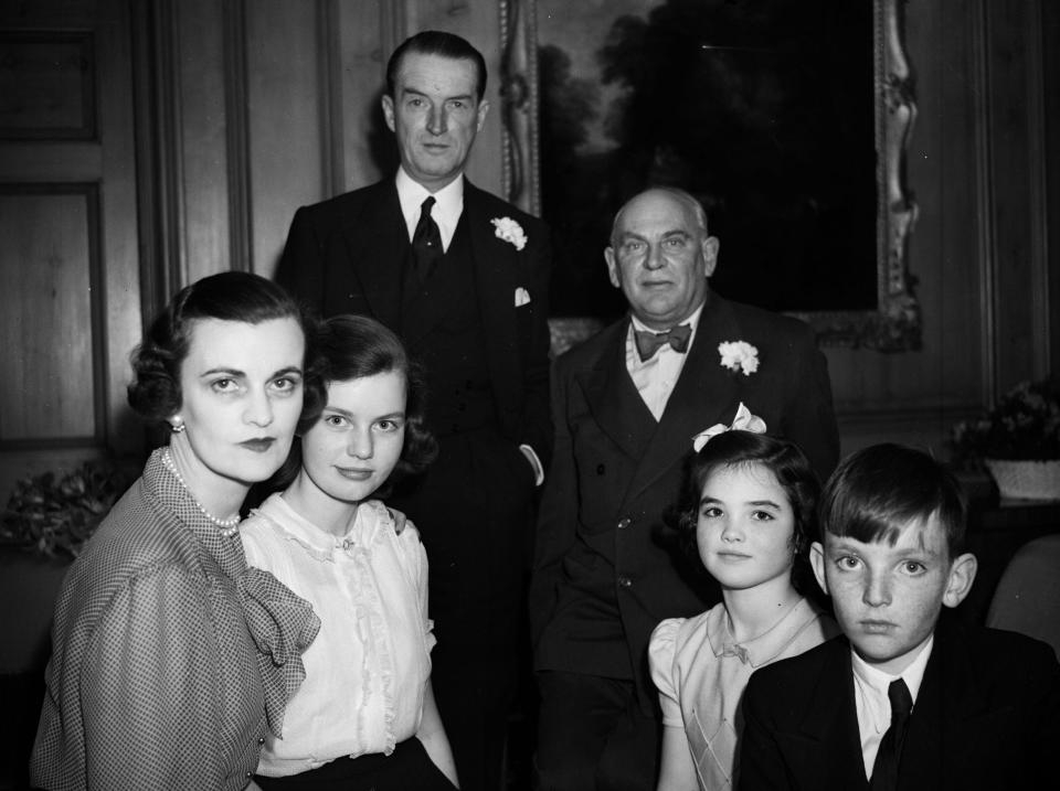 Frances Sweeny, as she was, second from left, in 1951 with her mother the Duchess of Argyll who was newly married to the Duke of Argyll, standing at the back