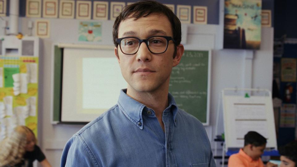 In "Mr. Corman" spielt Joseph Gordon-Levitt den Lehrer Josh Corman, der eine fünfte Klasse unterrichtet - und das, obwohl er immer von einer Karriere als Musiker geträumt hat. Geplagt von Selbstzweifeln und Einsamkeit sucht Josh seine Rolle im Leben. Die philosophisch angehauchte Dramedy "Mr. Corman" startet am 6. August bei Apple TV+. (Bild: Apple)