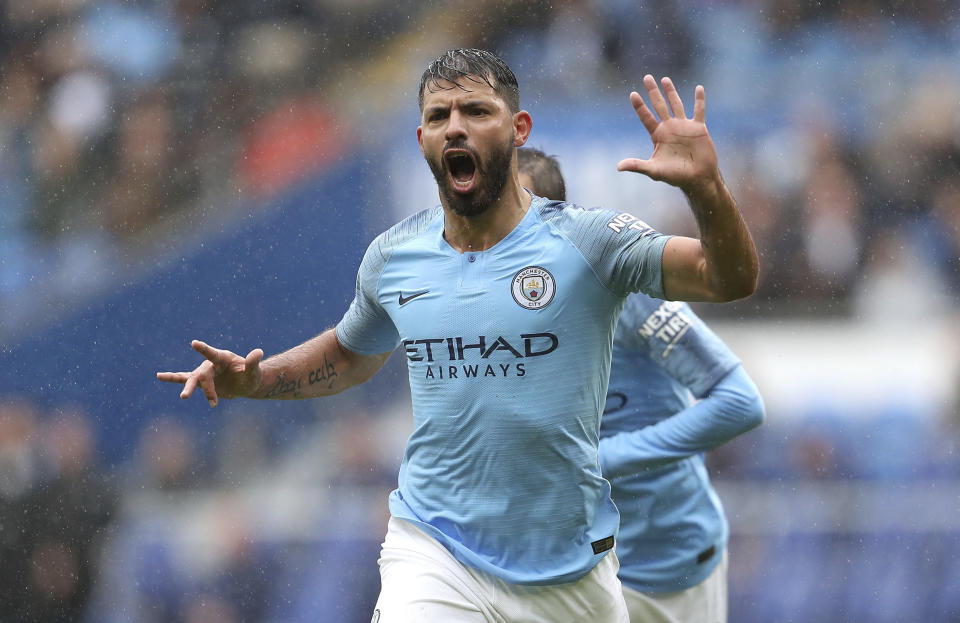 El delantero argentino Sergio Agüero del Manchester City tras anotar el primer gol de su equipo en la victoria 5-0 ante Cardiff City, el sábado 22 de septiembre de 2018. (David Davies/PA via AP)