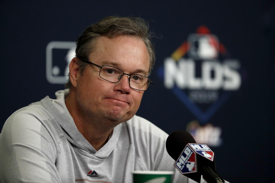 El manager de los Cardenales de St. Louis Mike Shildt en una conferencia de prensa durante la postemporada. Shildt recibió una extensión de contrato hasta 2022. (AP Photo/Jeff Roberson, file)