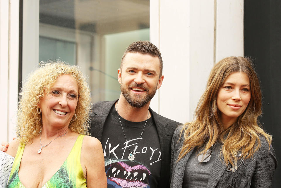 Justin Timberlake, his mother, and his wife Jessica Biel striking a smile.