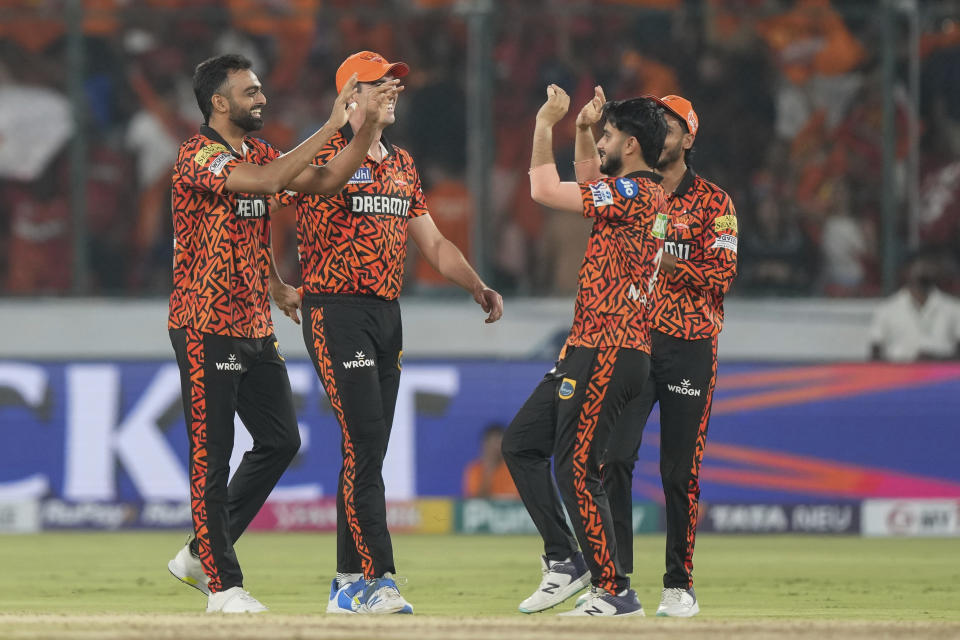 Sunrisers Hyderabad's Jaydev Unadkat, left, celebrates the wicket of Royal Challengers Bengaluru's Rajat Patidar with his teammates during the Indian Premier League cricket match between Royal Challengers Bengaluru and Sunrisers Hyderabad in Hyderabad, India, Thursday, April 25, 2024. (AP Photo/Mahesh Kumar A.)