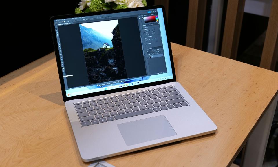 <p>The Surface Laptop Studio 2 features a 14.4-inch PixelSense touchscreen with a 120Hz refresh rate.</p>
