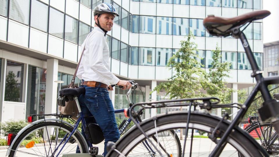 Wer ein Dienstfahrrad auch privat nutzt, muss den geldwerten Vorteil daraus unter bestimmten Voraussetzungen nicht mehr versteuern. Foto: Christin Klose