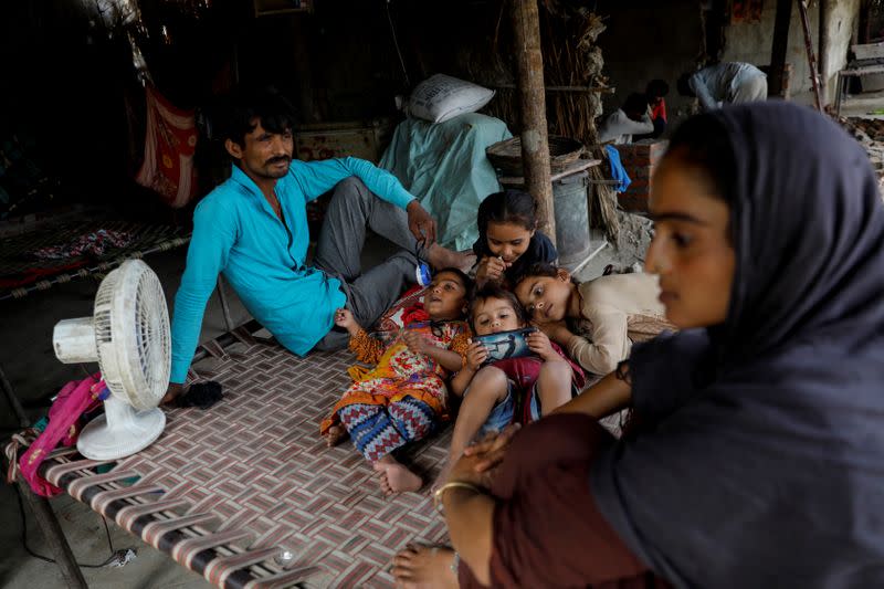 The Wider Image: Living on the edge, Pakistani Hindus still feel safer in India