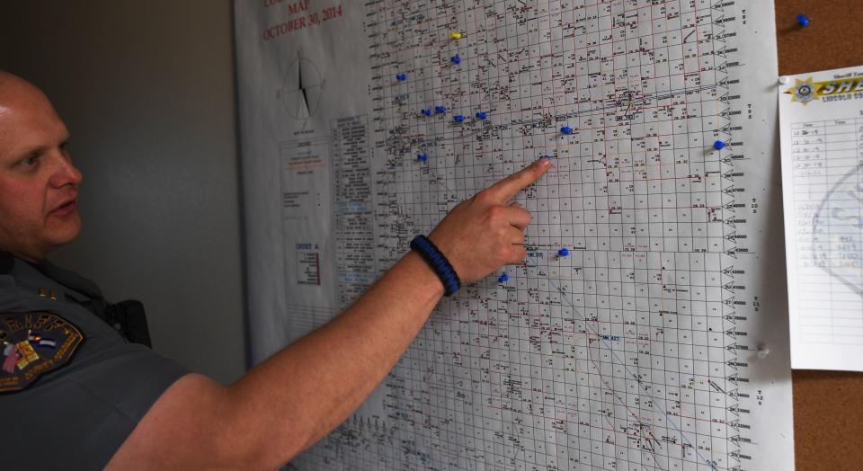 Michael Yowell of the Lincoln County Sheriff's office shows a map of the county that marks confirmed sightings of mysterious drones in the area. (Photo: RJ Sangosti/MediaNews Group/The Denver Post via Getty Images)