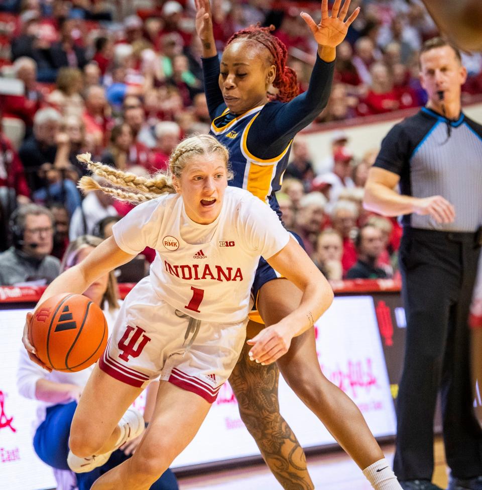 Indiana's Lexus Bargesser (1) drives past Murray State's Zoe Stewart (23) during the first half of the Indiana versus Murray State women's basketball game at Simon Skjodt Assembly Hall on Friday, Nov. 17, 2023.