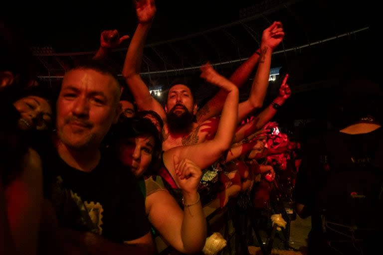 Fans de la primera hora, en la primera línea del recital de La Renga en Racing