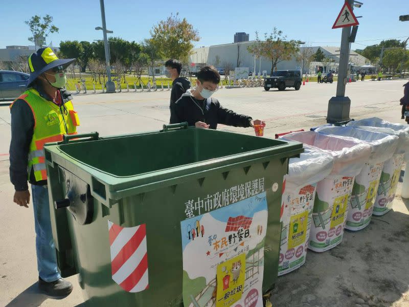 ▲配合台中首屆市民野餐日登場，環保局動員人力物力，隨時維持環境清潔，並在活動落幕後2小時內，迅速恢復公園周遭環境。（圖／市府提供）