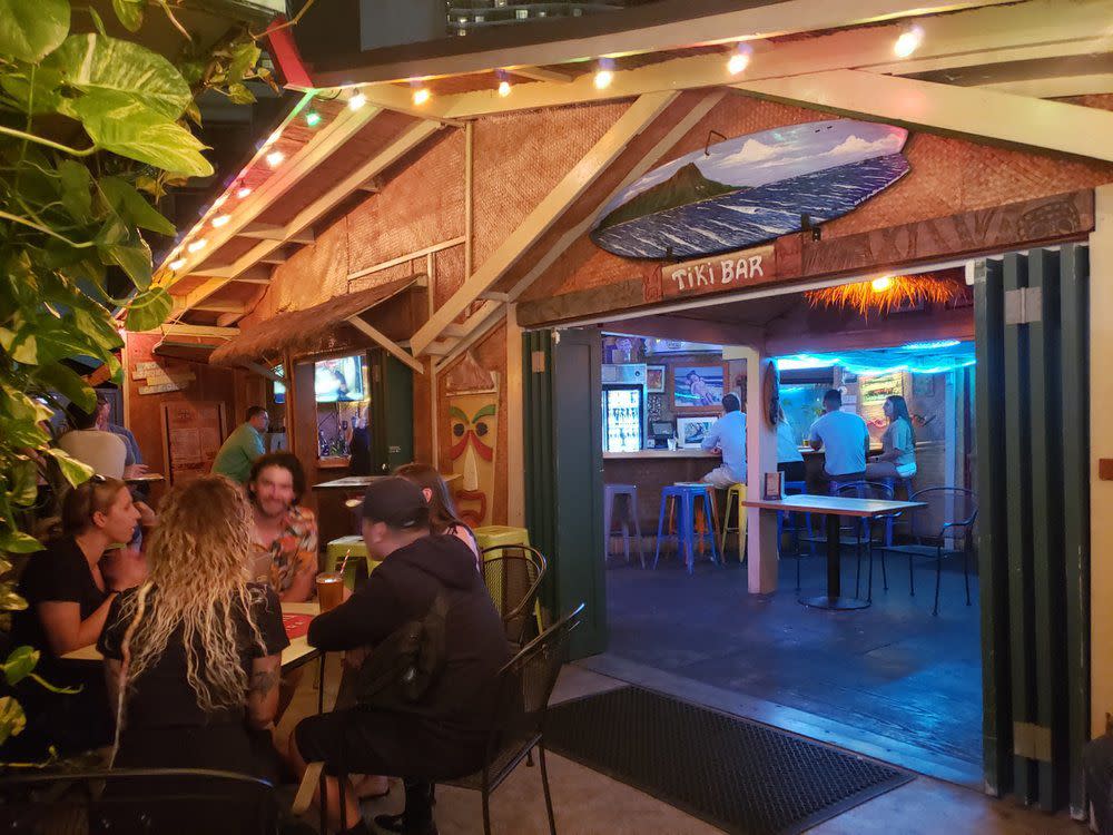 Arnold's Beach Bar, Honolulu