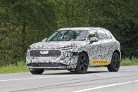 <p>The new Audi Q3 will be launched as a <strong>2025 </strong>model and will be a plug-in hybrid. In terms of proportions, it remains similar to its predecessor, but the headlights and daytime running lights will be changed again. At the rear, we can already make out the lights with the new graphics.</p>