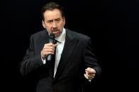 Nicolas Cage wollte nicht ständig mit seinem berühmten Onkel, dem Regisseur Francis Ford Coppola, in Verbindung gebracht werden, deshalb änderte er schon zu Beginn seiner Schauspielkarriere seinen Namen. Den Nachnamen Cage soll er aus einem Comic entlehnt haben. (Bild: Sascha Steinbach/Getty Images)