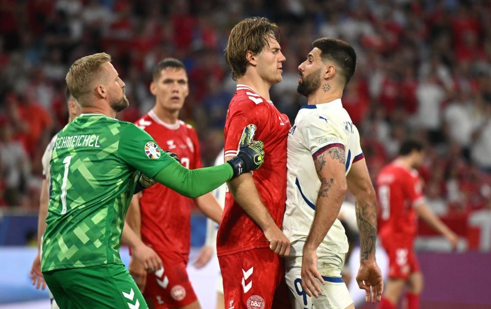 Denmark go through in second – thanks to a yellow card shown to Slovenia coach