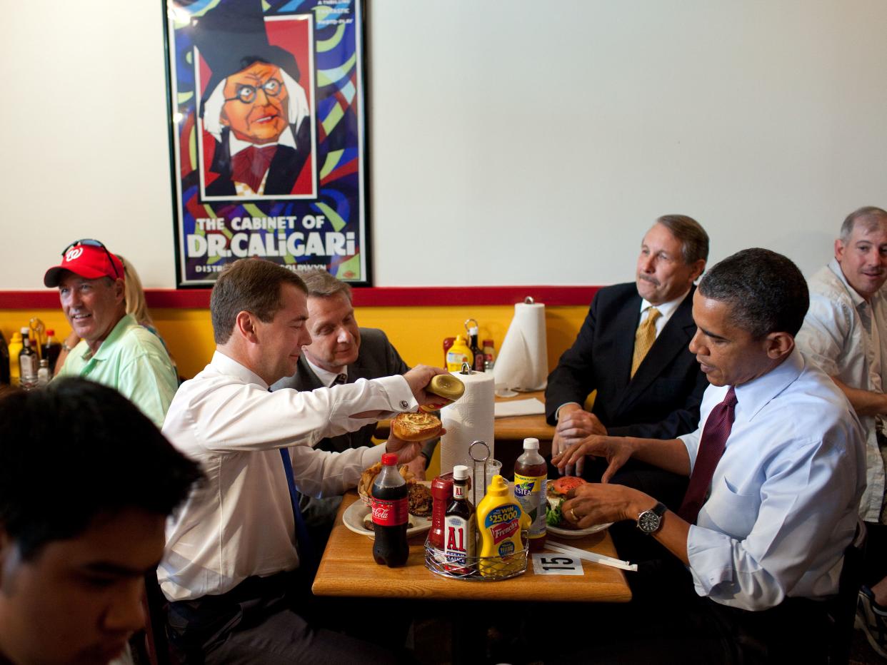 President Barack Obama and Russian President Dmitry Medvedev have lunch at Ray's Hell Burger