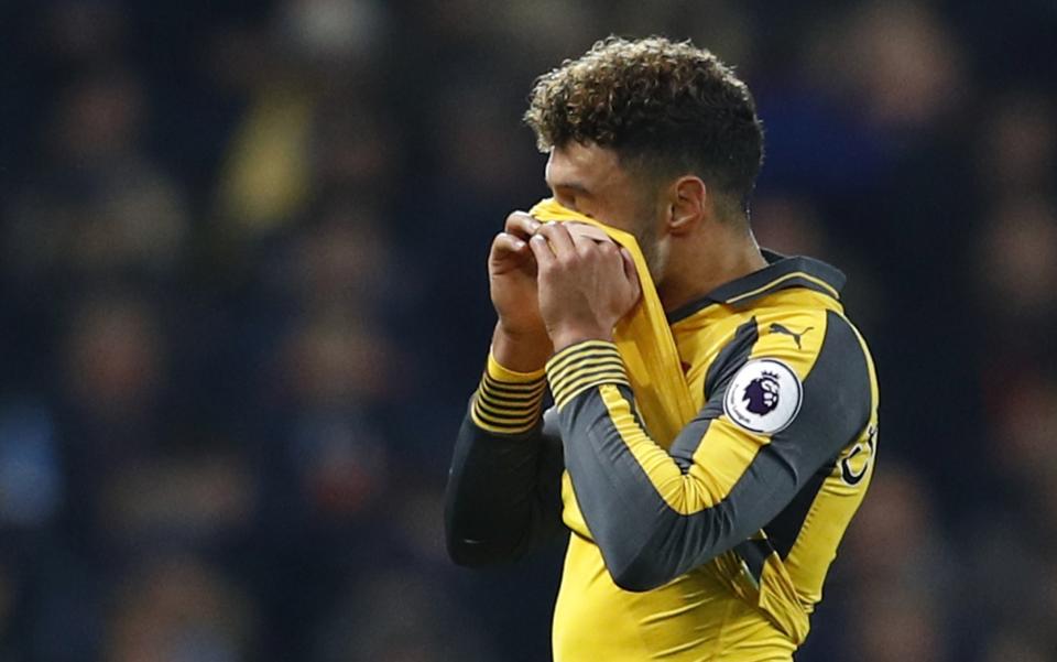 <p>Britain Football Soccer – Manchester City v Arsenal – Premier League – Etihad Stadium – 18/12/16 Arsenal’s Alex Oxlade-Chamberlain looks dejected as he is substituted Reuters / Phil Noble Livepic </p>