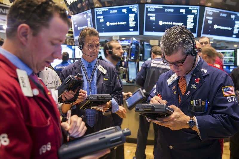 Traders work shortly after the opening bell on the floor of the New York Stock Exchange May 21, 2015. REUTERS/Lucas Jackson