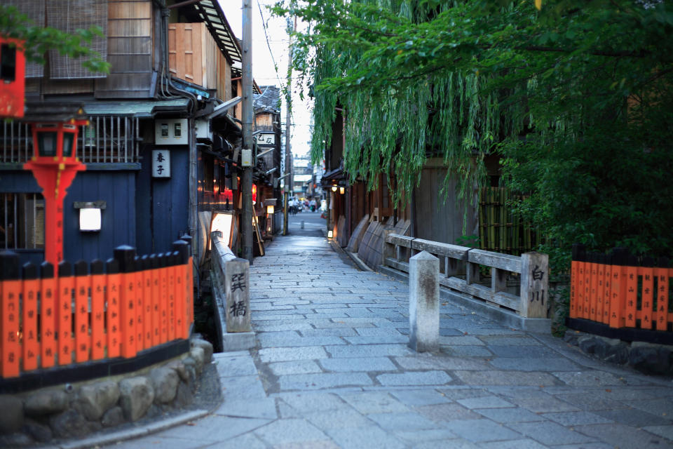 日本旅遊｜京都祇園擬4月起禁止旅客進入私人小巷！違規者罰款10,000日圓 日本網民質疑成效：對旅客來說尤如樂園入場費