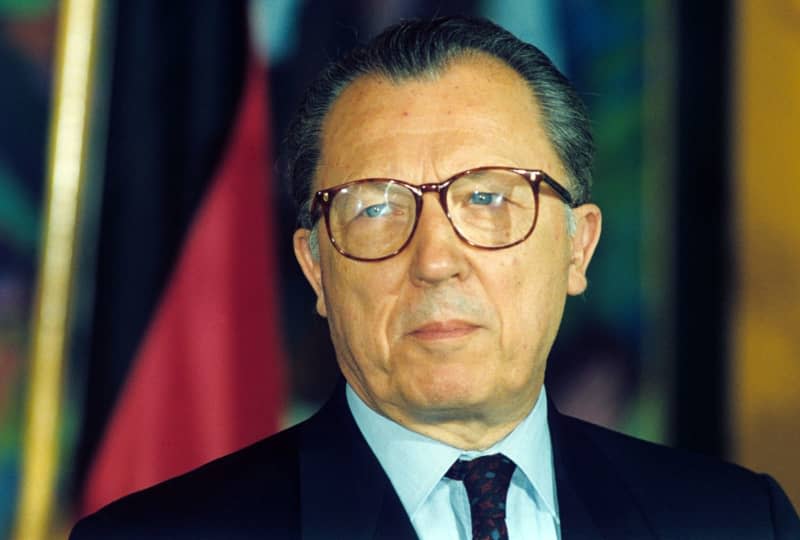 Then outgoing EU Commission President Jacques Delors pictured during an event in Bonn. Delors has died, according to French media reports citing his daughter Martine Aubry. picture alliance / dpa