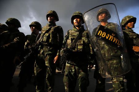 Thai soldiers stand guard during a coup, at the Army Club where Thailand's army chief held a meeting with all rival factions in central Bangkok in this May 22, 2014 file photograph. REUTERS/Athit Perawongmetha/Files