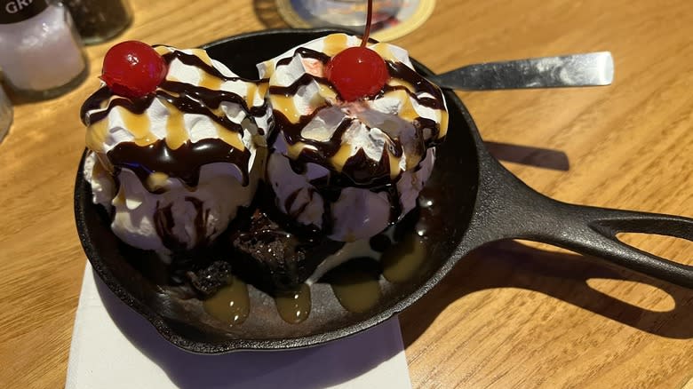 brownie ice cream sundae 