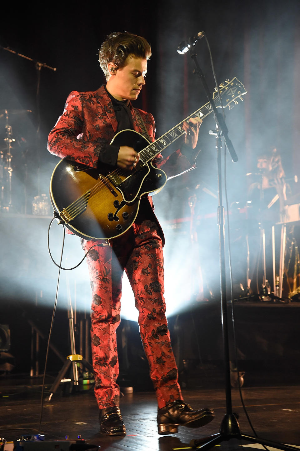 Harry Styles performs onstage at Radio City Music Hall on September 28, 2017 in New York City. (Photo by Kevin Mazur/Getty Images for Sony Music)