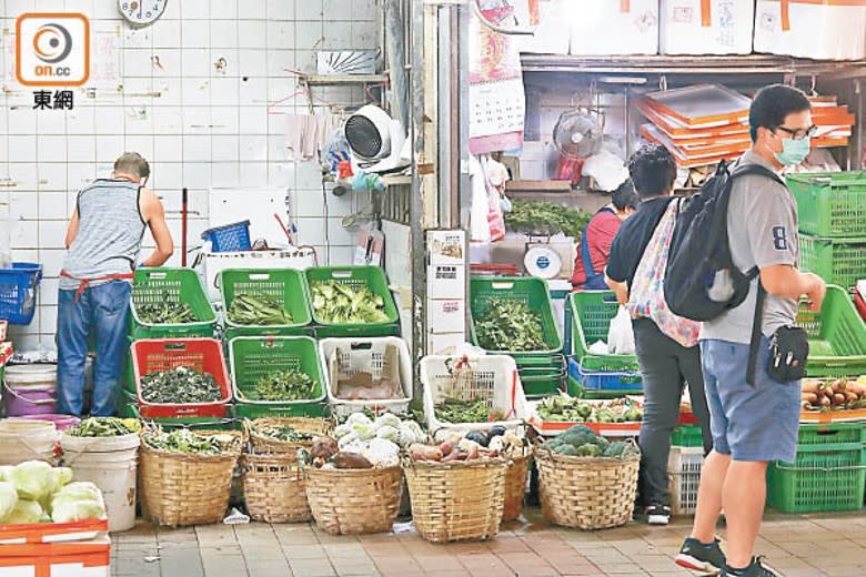 有團體憂強制使用「安心出行」不但擾民，亦影響街市檔販生意。（胡家豪攝）