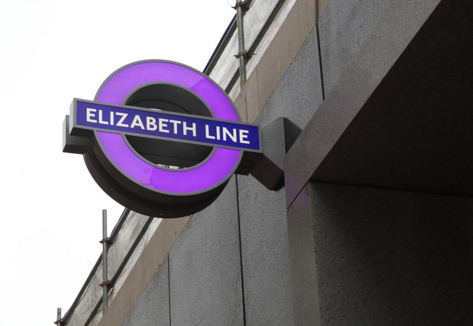 The first wave of Elizabeth line roundels are now in place (By: Transport for London )