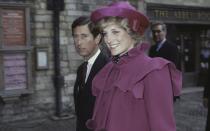 Um das "Annus horribilis" der Queen noch perfekt zu machen, wurde am 9. Dezember 1992 auch noch die Trennung von Thronfolger Prinz Charles und seiner Frau Diana bekannt gegeben. Das Wort "gütlich" verwendete der Palast damals in seinem Statement. Dabei hatte die Schlammschlacht in den Medien schon längst begonnen. (Bild: Patrick Riviere/Getty Images)