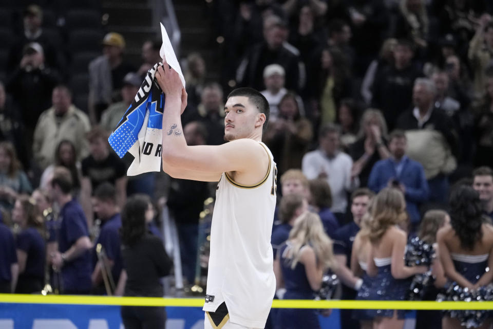 Purdue's Zach Edey applauds as he heads off the court following a second-round college basketball game against Utah State in the NCAA Tournament, Sunday, March 24, 2024 in Indianapolis. Purdue won 106-67. (AP Photo/Michael Conroy)