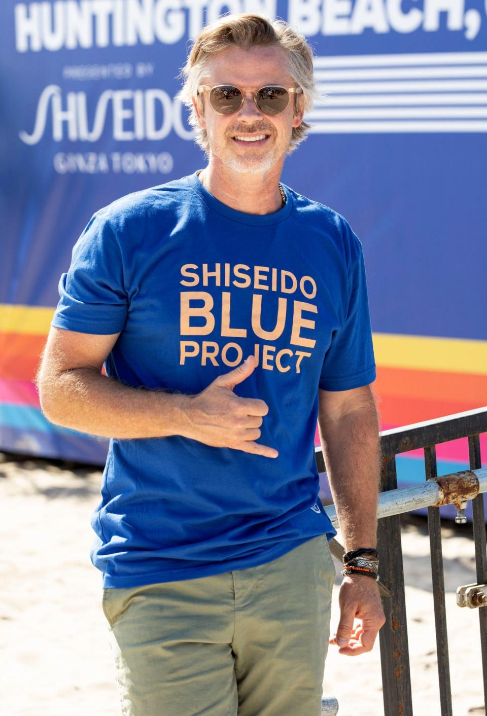 <p>Sam Trammell joins a crowd on Sept. 23 to help clean up Huntington Beach, California, with the Shiseido Blue Project in partnership with World Surf League PURE and WILDCOAST. </p>