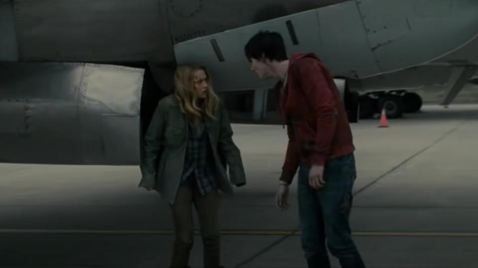 Julie (Teresa Palmer) and R (Nicholas Hoult) in Warm Bodies