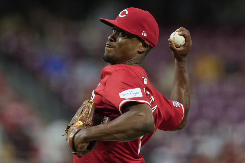 Cincinnati Reds pitcher Yosver Zulueta throws in the sixth inning of a baseball game against the Pittsburgh Pirates on Tuesday, June 25, 2024, in Cincinnati. The Pirates won 9-5. (AP Photo/Carolyn Kaster)