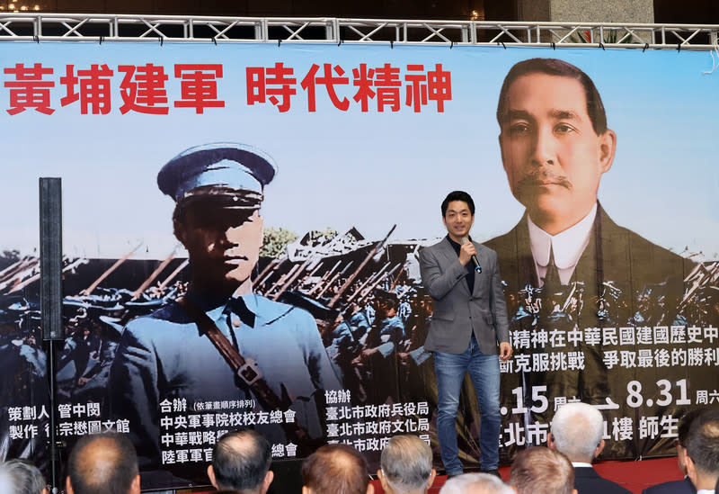 黃埔建軍的時代精神特展　蔣萬安致詞 「黃埔建軍的時代精神」特展在台北市政府展出，台 北市長蔣萬安15日出席開幕記者會表示，中華民國在 哪，黃埔的正統就在哪，感謝所有黃埔男兒用一生捍 衛中華民國，是退伍軍人最正面的表率。 中央社記者郭日曉攝　113年6月15日 