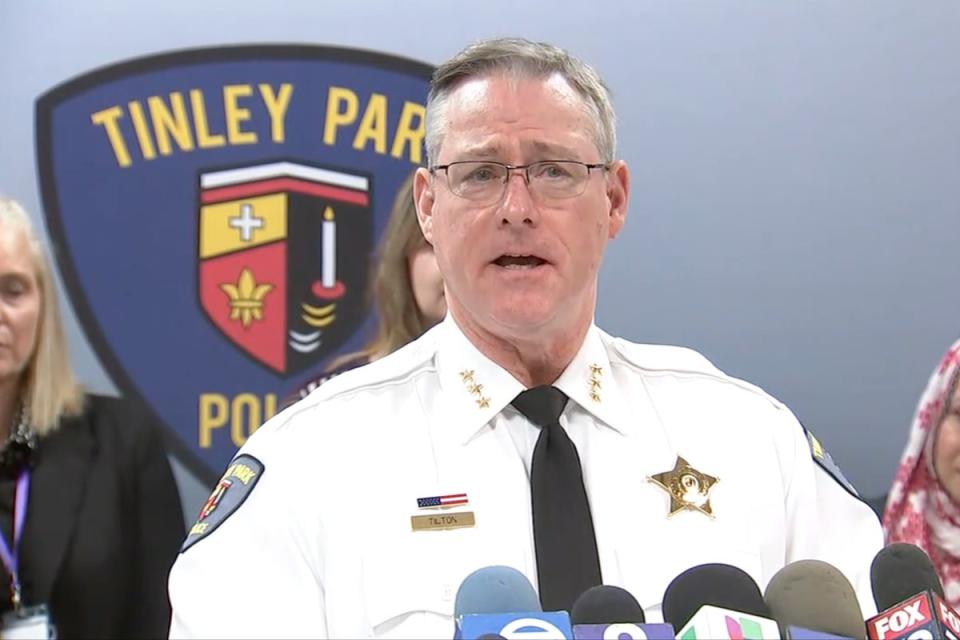 Tinley Park Police chief Tom Tilton speaks to reporters following the domestic shooting (WLS)