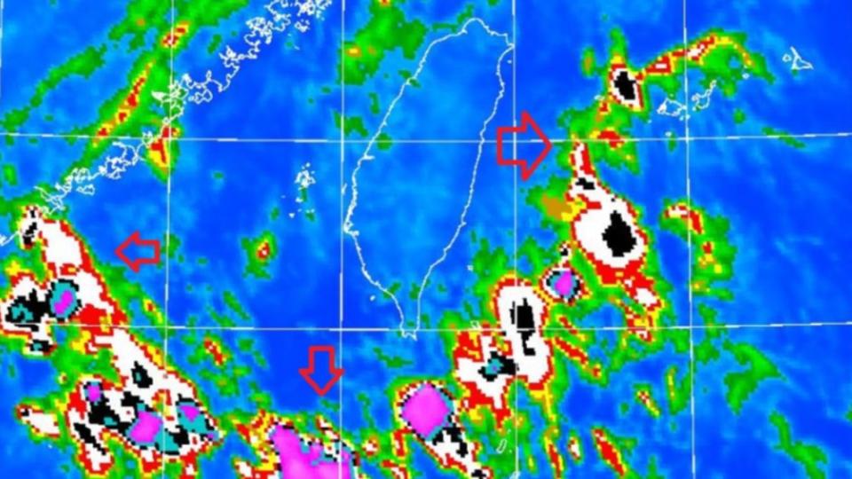 近期台灣周遭有許多對流胞環繞。（圖／翻攝自鄭明典臉書）