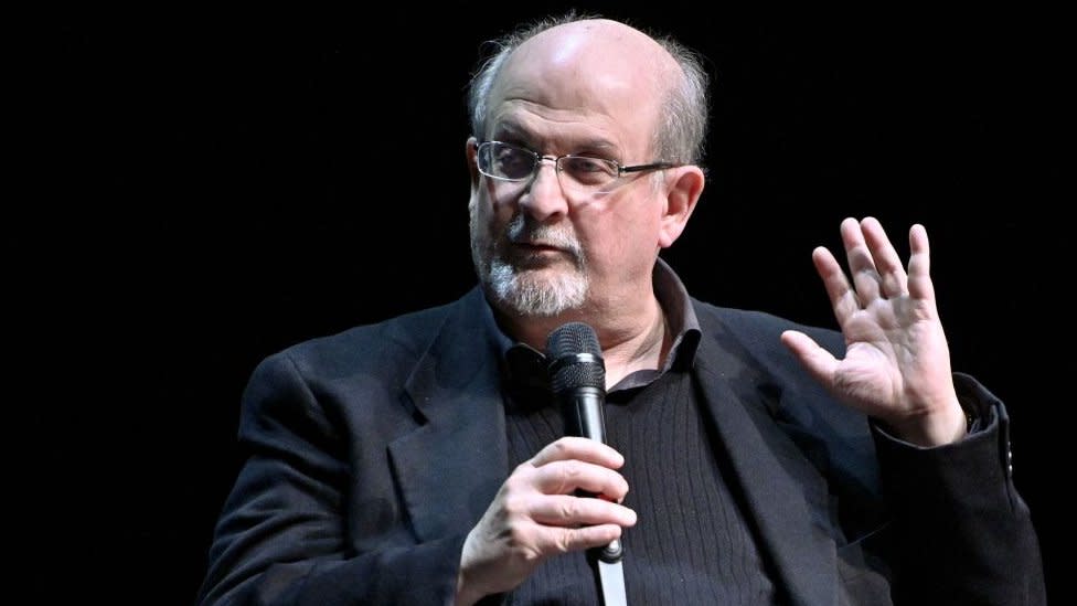 El autor de Los Versos Satánicos, Salman Rushdie.