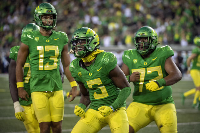 Bo Nix throws 3 TD passes, No. 13 Oregon routs Hawaii 55-10, Sports