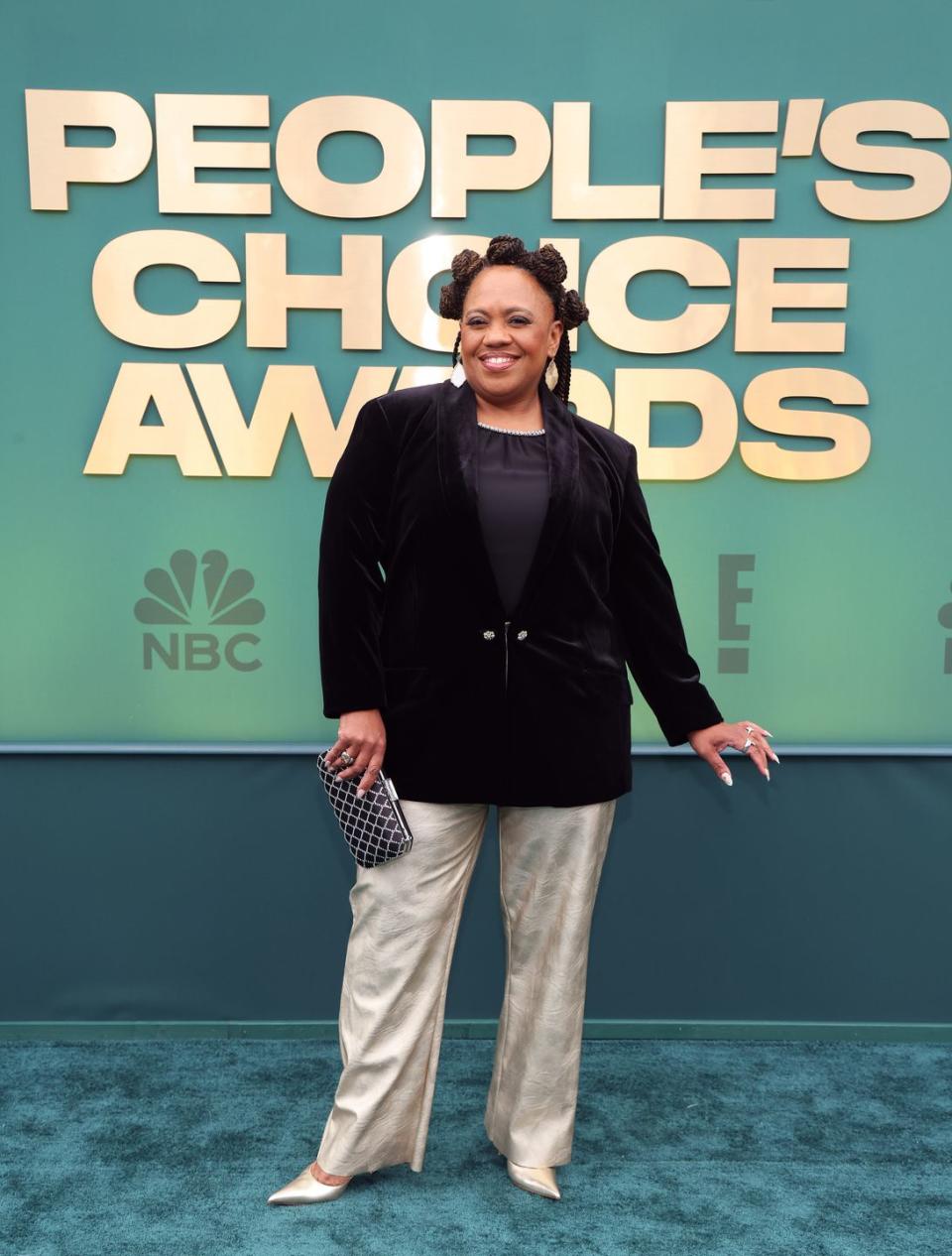 santa monica, california february 18 2024 peoples choice awards pictured chandra wilson arrives to the 2024 peoples choice awards held at barker hangar on february 18, 2024 in santa monica, california photo by mark von holdennbc via getty images