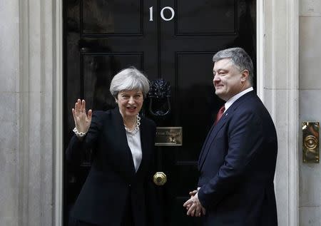 Britain's Prime Minister Theresa May greets Ukrainian President Petro Poroshenko in Downing Street, in central London, Britain April 19, 2017. REUTERS/Stefan Wermuth