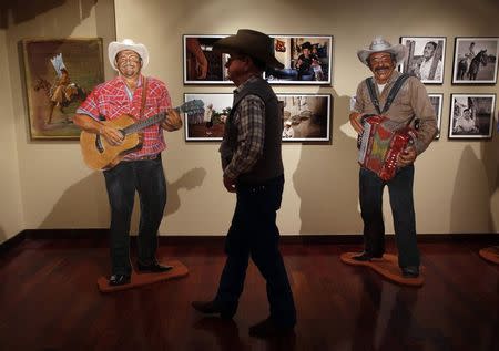 Bill Wiebelhaus walks through an exhibit at the 31st National Cowboy Poetry Gathering in Elko, Nevada January 28, 2015. REUTERS/Jim Urquhart