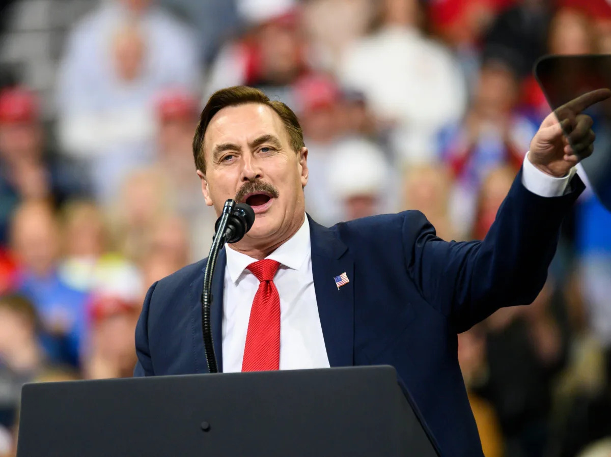 Former general urges Trump supporters in the military to stop listening to 'the pillow guy' Mike Lindell