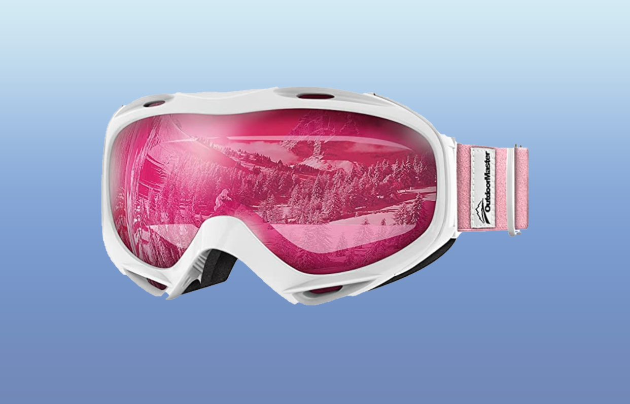 OutdoorMaster Ski Goggles in pink.