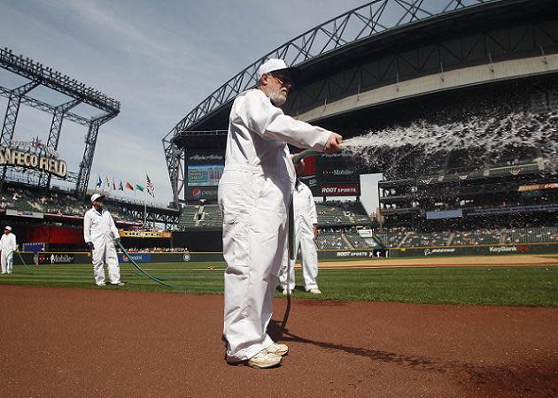 Photos: Mariners turn back the clock to 1909