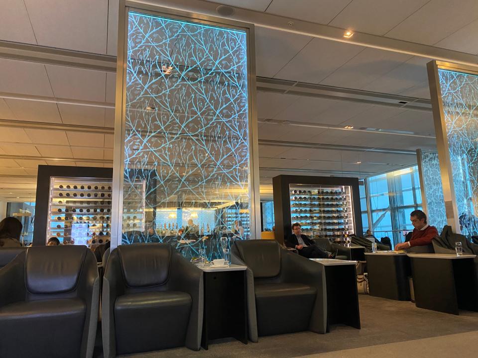 British Airways lounge at London Heathrow Airport, Paul Oswell, "Review with photos of British Airways' Business Class Club Suite"