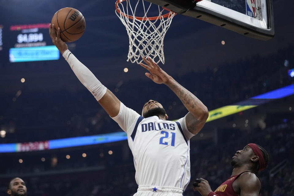 Dallas Mavericks center Daniel Gafford (21) shoots in front of Cleveland Cavaliers' Caris LeVert, right, during the first half of an NBA basketball game Tuesday, Feb. 27, 2024, in Cleveland. (AP Photo/Sue Ogrocki)