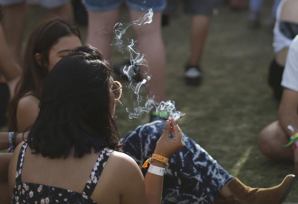 A concertgoer smokes marijuana at the Coachella Valley Music and Arts Festival in Indio, California April 12, 2014. REUTERS/Mario Anzuoni (UNITED STATES - Tags: ENTERTAINMENT)